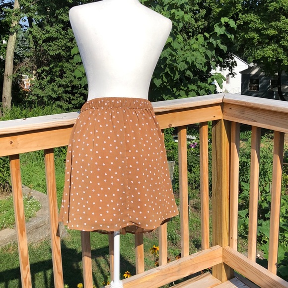Old navy tan and white polka dot skirt - Picture 3 of 3
